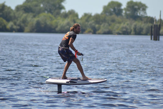 Duurzaam eFoilen: De Groene Revolutie in Watersport